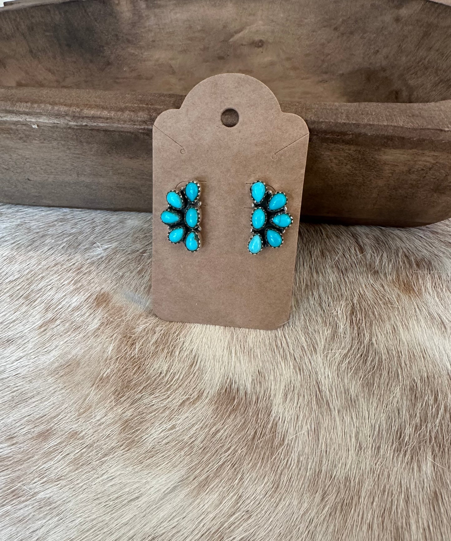 Half cluster Turquoise Studs